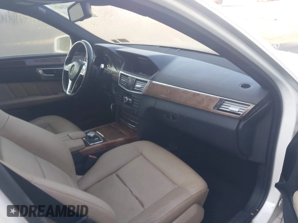2013 Mercedes-Benz E-Class E 350 Luxury with VIN WDDHF8JB3DA767833, listed as a IAAI auction lot 40347863 with 90,981 mi miles. Bid and sale history available at carsss.com. Image 5.