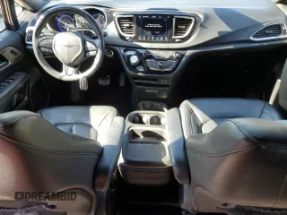 2020 Chrysler Pacifica Launch Edition z VIN 2C4RC3BG2LR282663, wystawiony jako Copart lot #76714694 z przebiegiem 62 388 mil mil oraz Szkody całkowita. Historia ofert i sprzedaży dostępna na DreamBid. Obrazek 8.