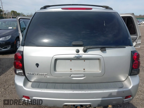 2007 Chevrolet TrailBlazer LS with VIN 1GNDT13S072146593, listed as a IAAI auction lot 42027052 with 163,921 mi miles. Bid and sale history available at carsss.com. Image 16.