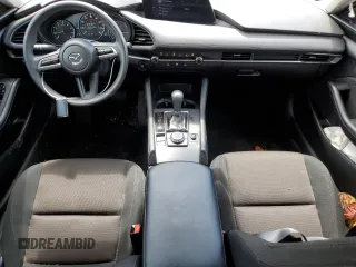 2022 Mazda 3 2.0 with VIN 3MZBPAA78NM306967, listed as a Copart auction lot 60905384 with 32,135 mi miles and Salvage Title. Bid and sale history available at DreamBid. Image 8.