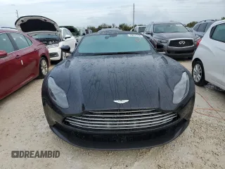 2021 Aston Martin DB11 V8 z VIN SCFRMFAW6MGL10668, wystawiony jako Copart lot #79014154 z przebiegiem Nie podano mil oraz Szkody całkowita. Historia ofert i sprzedaży dostępna na DreamBid. Obrazek 5.
