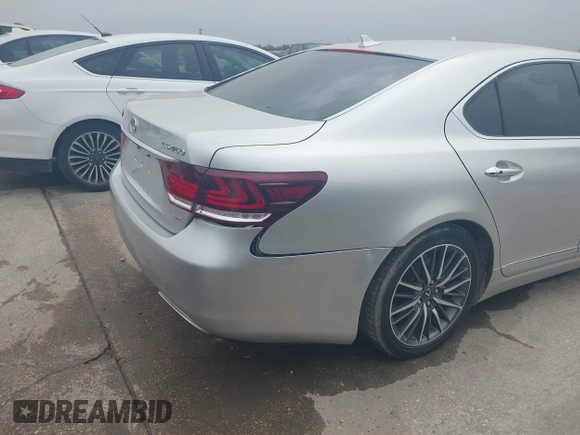 2013 Lexus LS 460 z VIN JTHCL5EF7D5017562, wystawiony jako IAAI lot #41740892 z przebiegiem 165 561 mil mil oraz . Historia ofert i sprzedaży dostępna na DreamBid. Obrazek 6.