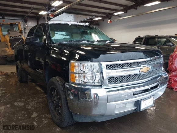 2013 Chevrolet Silverado 1500 LT with VIN 1GCRCSEA9DZ355598, listed as a IAAI auction lot 41297558 with 121,577 mi miles. Bid and sale history available at carsss.com. Image 1.