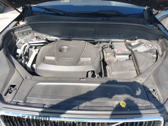 2017 Volvo XC90 Momentum with VIN YV4A22PK7H1110760, listed as a IAAI auction lot 41528500 with 97,610 mi miles. Bid and sale history available at carsss.com. Image 10.