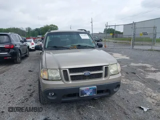 2004 Ford Explorer Sport Trac XLS z VIN 1FMZU67K04UA43558, wystawiony jako IAAI lot #42124644 z przebiegiem 270 550 mil mil oraz . Historia ofert i sprzedaży dostępna na DreamBid. Obrazek 6.