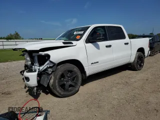 2024 Ram 1500 Lone Star z VIN 1C6SRFFT4RN108602, wystawiony jako Copart lot #65802344 z przebiegiem 6 739 mil mil oraz Szkoda całkowita • Salvage title. Historia ofert i sprzedaży dostępna na DreamBid. Obrazek 1.