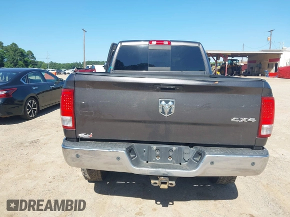 2015 Ram 2500 Laramie z VIN 3C6UR5FL6FG708769, wystawiony jako IAAI lot #42299173 z przebiegiem 101 660 mil mil oraz . Historia ofert i sprzedaży dostępna na DreamBid. Obrazek 16.