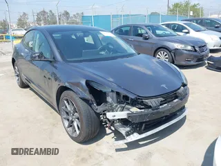 2023 Tesla Model 3 z VIN 5YJ3E1EA4PF398573, wystawiony jako IAAI lot #42139573 z przebiegiem 31 452 mil mil oraz . Historia ofert i sprzedaży dostępna na DreamBid. Obrazek 1.