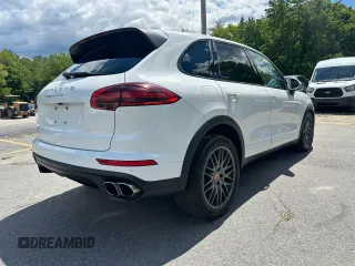 2015 Porsche Cayenne Turbo z VIN WP1AC2A27FLA81589, wystawiony jako Copart lot #58702245 z przebiegiem 136 038 mil mil oraz Czysty tytuł • Clean title. Historia ofert i sprzedaży dostępna na DreamBid. Obrazek 3.