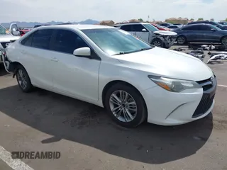 2015 Toyota Camry XLE z VIN 4T1BF1FK4FU093950, wystawiony jako IAAI lot #42360206 z przebiegiem 127 236 mil mil oraz . Historia ofert i sprzedaży dostępna na DreamBid. Obrazek 1.