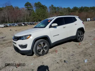 2018 Jeep Compass Latitude z VIN 3C4NJDBB9JT137886, wystawiony jako Copart lot #49457765 z przebiegiem 152 989 mil mil oraz Szkody całkowita. Historia ofert i sprzedaży dostępna na DreamBid. Obrazek 1.