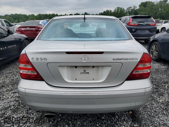2005 Mercedes-Benz C 230 Kompressor with VIN WDBRF40J25F667368, listed as a Copart auction lot 59930135 with 149,996 mi miles and Salvage title. Bid and sale history available at DreamBid. Image 6.
