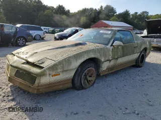 1984 Pontiac Firebird z VIN 1G2AW87G4EN219126, wystawiony jako Copart lot #71303864 z przebiegiem 40 943 mil mil oraz Czysty tytuł • Clean title. Historia ofert i sprzedaży dostępna na DreamBid. Obrazek 1.