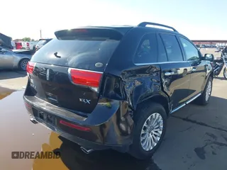 2013 Lincoln MKX with VIN 2LMDJ6JK9DBL15563, listed as a IAAI auction lot 42067838 with 38,411 mi miles. Bid and sale history available at carsss.com. Image 6.