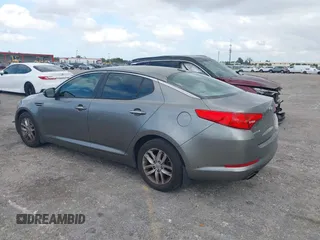 2013 Kia Optima LX z VIN 5XXGM4A74DG147688, wystawiony jako IAAI lot #42127503 z przebiegiem 148 705 mil mil oraz . Historia ofert i sprzedaży dostępna na DreamBid. Obrazek 3.