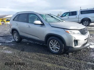 2014 Kia Sorento LX z VIN 5XYKT4A67EG515122, wystawiony jako IAAI lot #41583709 z przebiegiem 125 491 mil mil oraz . Historia ofert i sprzedaży dostępna na DreamBid. Obrazek 1.