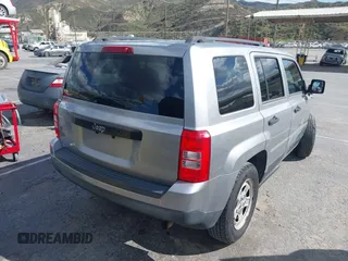 2015 Jeep Patriot Sport with VIN 1C4NJPBB7FD402500, listed as a IAAI auction lot 41912943 with 116,318 mi miles. Bid and sale history available at carsss.com. Image 4.