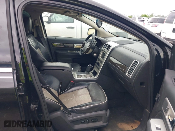 2008 Lincoln MKX z VIN 2LMDU68CX8BJ24813, wystawiony jako IAAI lot #41927383 z przebiegiem 225 516 mil mil oraz . Historia ofert i sprzedaży dostępna na DreamBid. Obrazek 5.