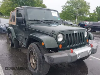 2010 Jeep Wrangler Sahara z VIN 1J4AA5D19AL133321, wystawiony jako IAAI lot #42369872 z przebiegiem 66 930 mil mil oraz . Historia ofert i sprzedaży dostępna na DreamBid. Obrazek 1.