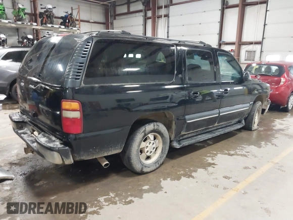 2002 Chevrolet Suburban Z71 with VIN 3GNFK16Z42G305930, listed as a IAAI auction lot 41002347 with 288,355 mi miles. Bid and sale history available at carsss.com. Image 4.
