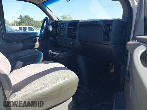 2013 Chevrolet Express Cargo z VIN 1GCWGFBA8D1141378, wystawiony jako IAAI lot #42187304 z przebiegiem 272 585 mil mil oraz . Historia ofert i sprzedaży dostępna na DreamBid. Obrazek 5.