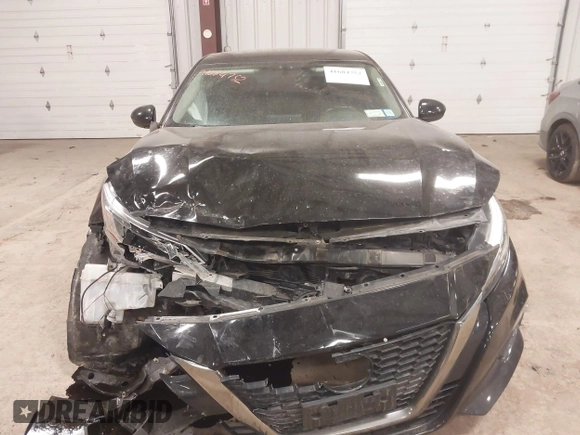 2019 Nissan Altima SR with VIN 1N4BL4CV4KC124052, listed as a IAAI auction lot 41684752 with 102,450 mi miles and . Bid and sale history available at carsss.com. Image 12.