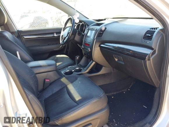 2013 Kia Sorento EX with VIN 5XYKU4A24DG390573, listed as a IAAI auction lot 41628998 with 137,145 mi miles and . Bid and sale history available at carsss.com. Image 5.