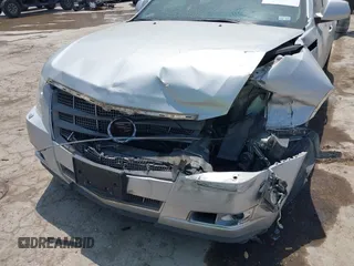 2009 Cadillac CTS RWD z VIN 1G6DV57V990149721, wystawiony jako IAAI lot #42293590 z przebiegiem 64 642 mil mil oraz . Historia ofert i sprzedaży dostępna na DreamBid. Obrazek 6.