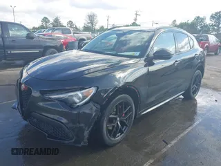 2020 Alfa Romeo Stelvio Ti z VIN ZASPAKBN7L7C92393, wystawiony jako IAAI lot #41824452 z przebiegiem 53 616 mil mil oraz . Historia ofert i sprzedaży dostępna na DreamBid. Obrazek 2.