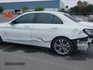 2019 Mercedes-Benz C 300 с VIN 55SWF8DB7KU299640, выставлен на аукционе IAAI как лот 41929870 с пробегом 61 130 миль миль и . История ставок и продаж доступна на DreamBid. Изображение 6.