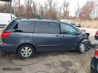 2010 Toyota Sienna CE with VIN 5TDKK4CC2AS307622, listed as a IAAI auction lot 41829193 with 189,107 mi miles. Bid and sale history available at carsss.com. Image 14.