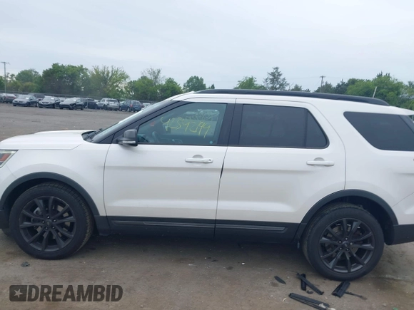 2017 Ford Explorer XLT z VIN 1FM5K8D84HGB85845, wystawiony jako IAAI lot #42342199 z przebiegiem 86 378 mil mil oraz . Historia ofert i sprzedaży dostępna na DreamBid. Obrazek 14.