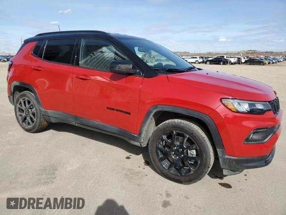 2024 Jeep Compass Latitude Lux z VIN 3C4NJDFNXRT579012, wystawiony jako Copart lot #53062435 z przebiegiem 16 982 mil mil oraz Czysty tytuł • Clean title. Historia ofert i sprzedaży dostępna na DreamBid. Obrazek 4.