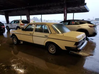 1983 Mercedes-Benz 300 D with VIN WDBAB33A0DB024215, listed as a Copart auction lot 82224054 with 101,197 mi miles and Clean Title. Bid and sale history available at carsss.com. Image 2.