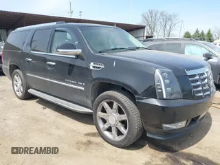 2007 Cadillac Escalade ESV z VIN 1GYFK66817R137730, wystawiony jako IAAI lot #42055506 z przebiegiem Nie podano mil oraz . Historia ofert i sprzedaży dostępna na DreamBid. Obrazek 1.