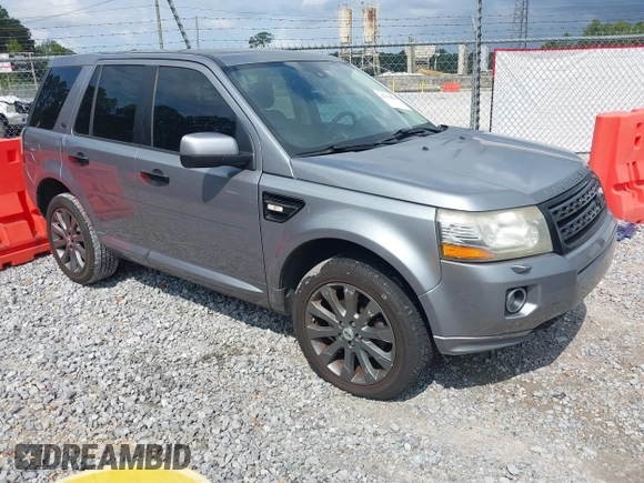 2013 Land Rover LR2 z VIN SALFR2BGXDH364562, wystawiony jako IAAI lot #42554838 z przebiegiem 151 181 mil mil oraz . Historia ofert i sprzedaży dostępna na DreamBid. Obrazek 1.