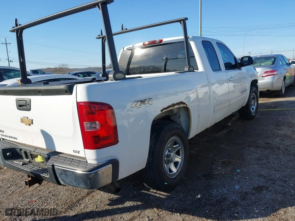 2009 Chevrolet Silverado 1500 LTZ with VIN 1GCEK39079Z114929, listed as a IAAI auction lot 41494959 with 305,078 mi miles. Bid and sale history available at carsss.com. Image 4.