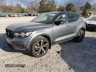 2019 Volvo XC40 R-Design z VIN YV4162UM4K2155926, wystawiony jako Copart lot #87408374 z przebiegiem 89 902 mil mil oraz Szkoda całkowita • Salvage title. Historia ofert i sprzedaży dostępna na DreamBid. Obrazek 1.