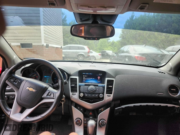 2014 Chevrolet Cruze 2LT z VIN 1G1PE5SB4E7385369, wystawiony jako Copart lot #61275315 z przebiegiem 147 444 mil mil oraz Czysty tytuł • Clean title. Historia ofert i sprzedaży dostępna na DreamBid. Obrazek 9.