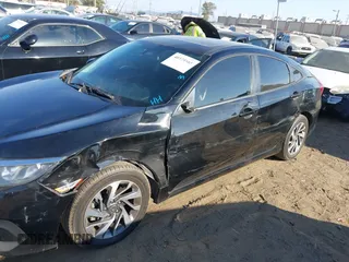 2017 Honda Civic EX z VIN 2HGFC2F75HH519233, wystawiony jako IAAI lot #40375565 z przebiegiem 133 660 mil mil oraz . Historia ofert i sprzedaży dostępna na DreamBid. Obrazek 6.