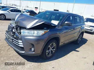 2019 Toyota Highlander LE with VIN 5TDZZRFH6KS306098, listed as a IAAI auction lot 41712844 with 92,056 mi miles and . Bid and sale history available at DreamBid. Image 19.