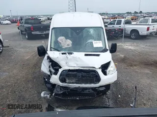 2018 Ford Transit z VIN 1FTYR2CM6JKA77870, wystawiony jako IAAI lot #42087185 z przebiegiem 142 452 mil mil oraz . Historia ofert i sprzedaży dostępna na DreamBid. Obrazek 12.