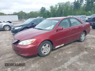 2003 Toyota Camry LE z VIN 4T1BF32K63U050174, wystawiony jako IAAI lot #42260843 z przebiegiem 210 486 mil mil oraz . Historia ofert i sprzedaży dostępna na DreamBid. Obrazek 2.