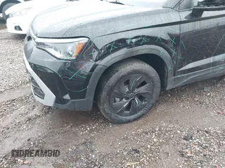2025 Volkswagen Taos S z VIN 3VV5C7B27SM023006, wystawiony jako IAAI lot #42188274 z przebiegiem 5 375 mil mil oraz . Historia ofert i sprzedaży dostępna na DreamBid. Obrazek 6.