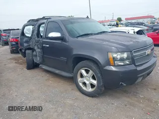 2010 Chevrolet Tahoe LT z VIN 1GNMCBE35AR247803, wystawiony jako IAAI lot #42270437 z przebiegiem 264 187 mil mil oraz . Historia ofert i sprzedaży dostępna na DreamBid. Obrazek 1.