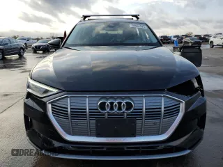 2021 Audi e-tron Premium Plus with VIN WA1LAAGE3MB014433, listed as a Copart auction lot 83881024 with 32,126 mi miles and Clean Title. Bid and sale history available at DreamBid. Image 5.
