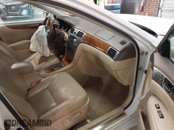 2005 Lexus ES 330 with VIN JTHBA30G955076779, listed as a IAAI auction lot 41622673 with 209,363 mi miles. Bid and sale history available at carsss.com. Image 5.
