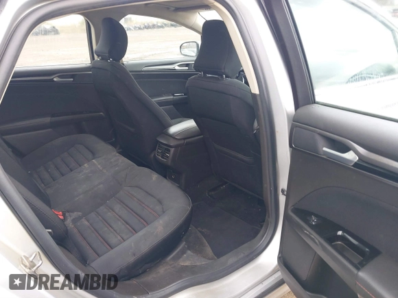 2016 Ford Fusion SE with VIN 3FA6P0HD2GR278556, listed as a IAAI auction lot 40749996 with 121,168 mi miles. Bid and sale history available at carsss.com. Image 8.