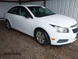 2014 Chevrolet Cruze LS z VIN 1G1PA5SH2E7218766, wystawiony jako IAAI lot #42261991 z przebiegiem 299 485 mil mil oraz . Historia ofert i sprzedaży dostępna na DreamBid. Obrazek 1.