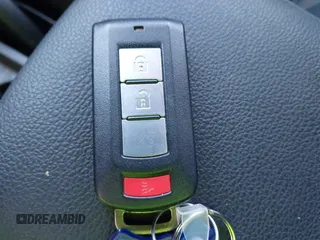2018 Mitsubishi Outlander SE z VIN JA4AR3AW4JU006449, wystawiony jako IAAI lot #42159454 z przebiegiem 84 336 mil mil oraz . Historia ofert i sprzedaży dostępna na DreamBid. Obrazek 11.